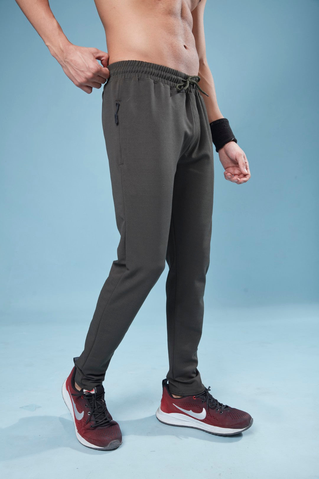Men Solid Slim Fit Trackpants at Wholesale Price QR 15 | 8 Pcs Box